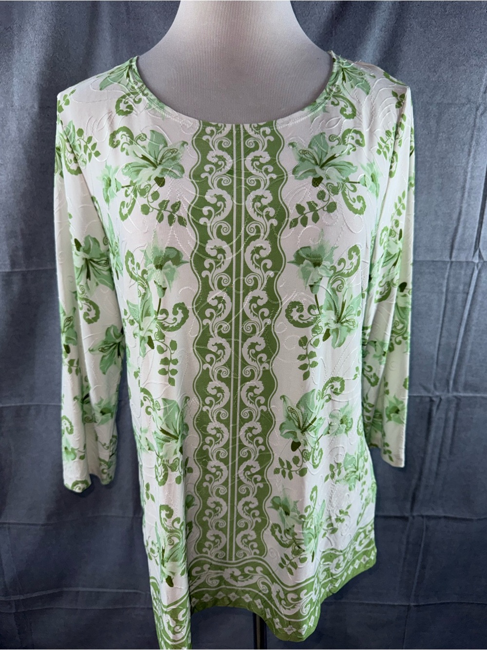 3099-JM Collection White and Green Floral Long-Sleeve Tee